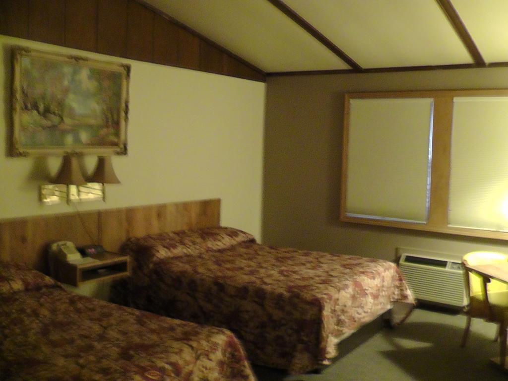 Motel 95 & Campground Hixton Dış mekan fotoğraf